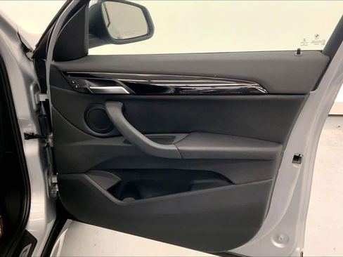 Used 2017 BMW X1 sDrive28i FWD image 9