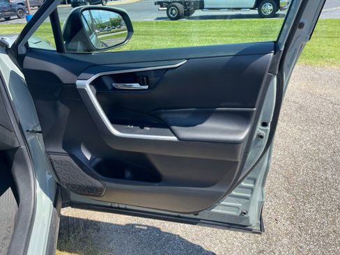 Used 2021 Toyota RAV4 XLE w/ Convenience Package AWD/4WD image 19