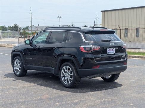 Used 2024 Jeep Compass Latitude image 5