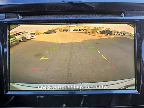 Used 2018 Nissan Rogue SV image 14