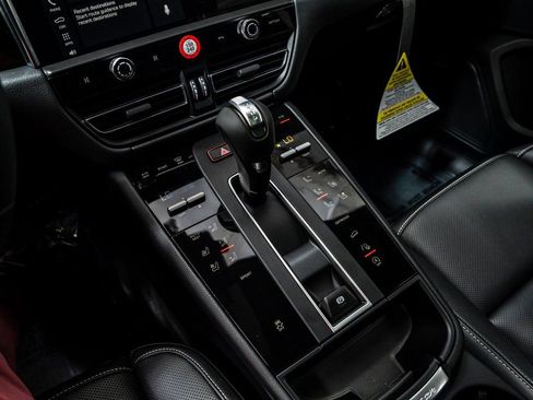 New 2026 Porsche Macan image 19