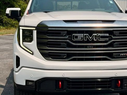 Used 2024 GMC Sierra 1500 AT4 w/ Technology Package AWD/4WD image 13