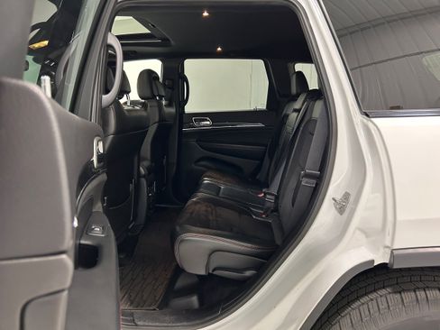 Used 2017 Jeep Grand Cherokee Trailhawk AWD/4WD image 31
