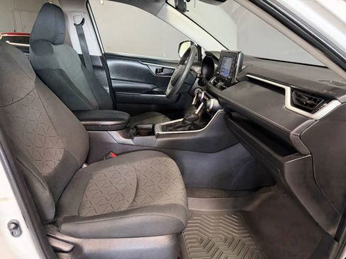 Used 2021 Toyota RAV4 LE w/ Carpet Mat Package (TMS) AWD/4WD image 18