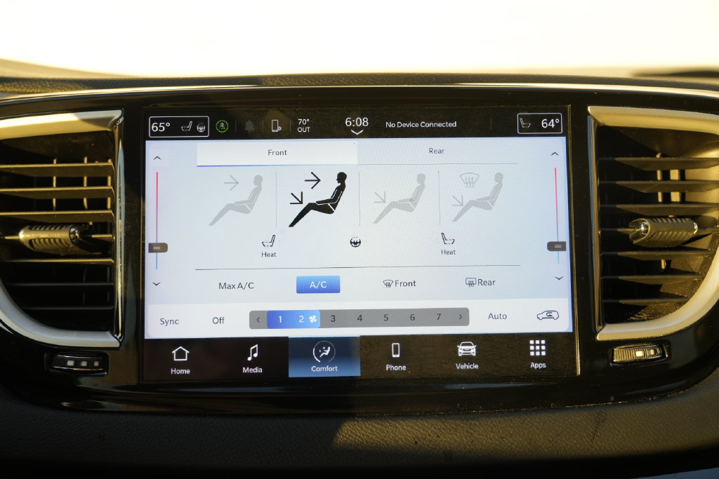 Used 2023 Chrysler Pacifica Touring-L FWD image 46