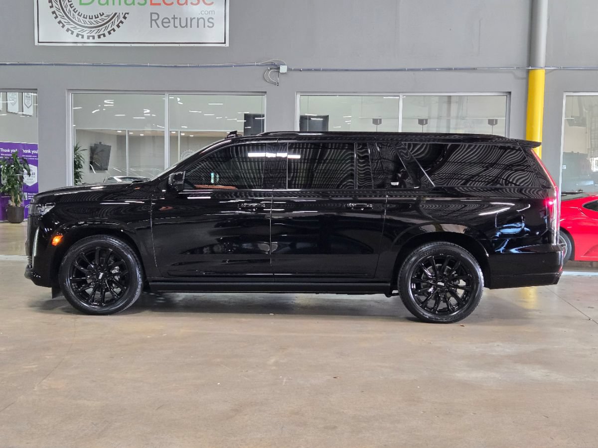 Used 2023 Cadillac Escalade ESV Sport w/ LPO, ONYX Package AWD/4WD image 7