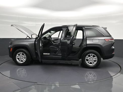 Used 2023 Jeep Grand Cherokee Laredo RWD image 40