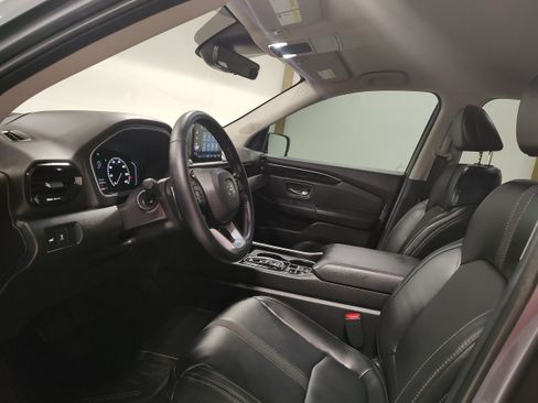 Used 2025 Honda Pilot EX-L image 10