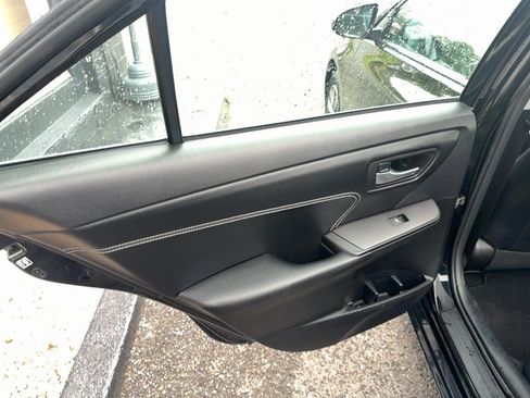 Used 2016 Toyota Camry XLE w/ Moonroof Package FWD image 9
