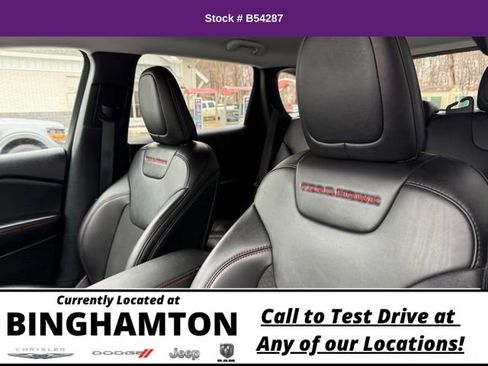 Used 2022 Jeep Cherokee Trailhawk image 10