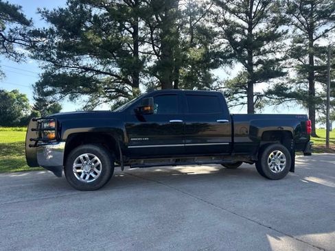 Used 2019 Chevrolet Silverado 2500 W/T w/ WT Convenience Package AWD/4WD image 9