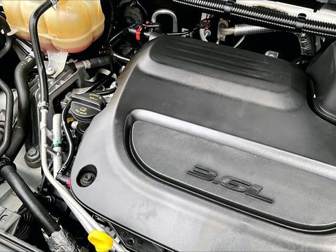 Used 2021 Chrysler Voyager Lxi image 32