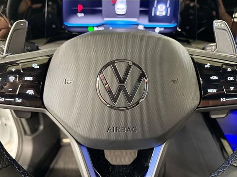 Used 2024 Volkswagen Golf R AWD/4WD image 18