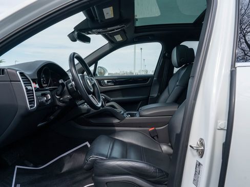 Certified 2023 Porsche Cayenne image 24