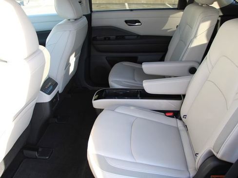 Certified 2025 Nissan Pathfinder SL w/ SL Premium Package AWD/4WD image 25