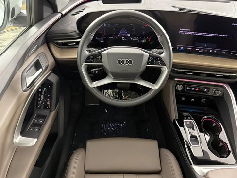 Used 2025 Audi Q5 Premium Plus w/ Premium Plus AWD/4WD image 13