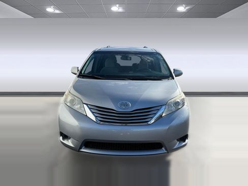 Used 2017 Toyota Sienna LE image 6