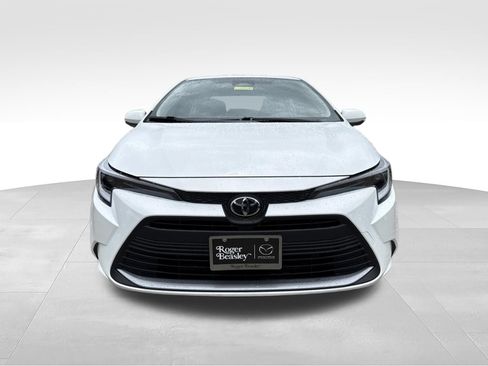 Used 2026 Toyota Corolla XLE FWD image 2