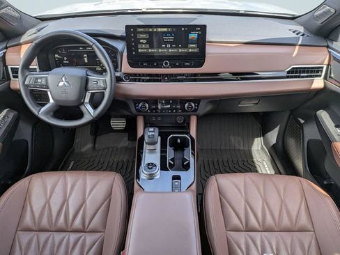 Used 2025 Mitsubishi Outlander SEL FWD image 14
