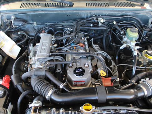 Used 1992 Toyota Pickup Deluxe RWD image 27