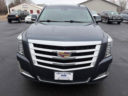 Used 2019 Cadillac Escalade Luxury image 8