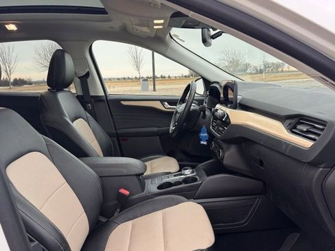 Used 2022 Ford Escape Titanium w/ Titanium Elite Package image 22