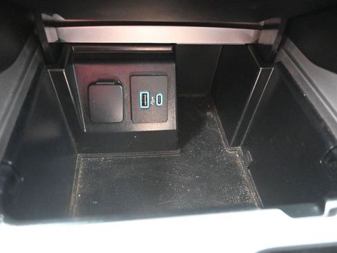 Used 2020 Ford Explorer XLT w/ Equipment Group 202A RWD image 28