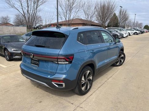 New 2026 Volkswagen Taos SE image 6