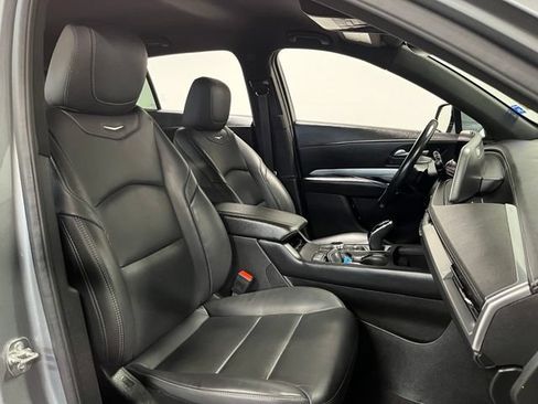 Used 2025 Cadillac XT4 Premium Luxury FWD image 10