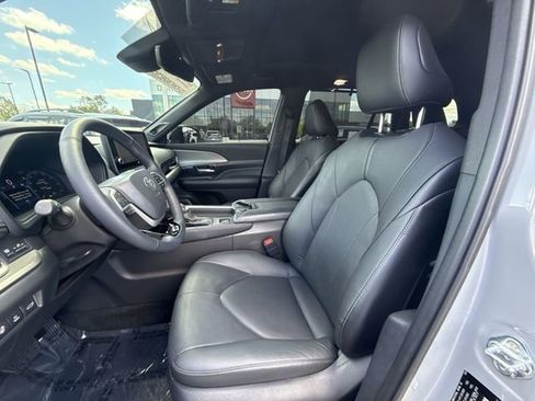 Used 2025 Toyota Grand Highlander AWD Hybrid image 11