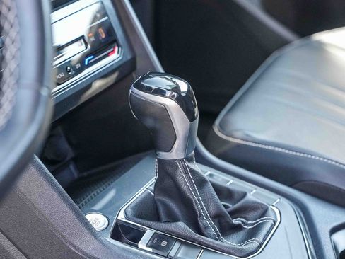 Certified 2022 Volkswagen Tiguan SE FWD image 19