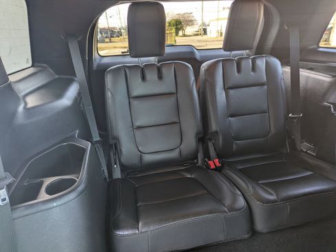 Used 2018 Ford Explorer XLT w/ Equipment Group 202A image 19