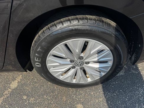 Used 2019 Volkswagen Jetta S w/ Driver Assistance Package FWD image 2