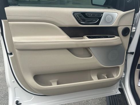 Used 2019 Lincoln Navigator Reserve AWD/4WD image 8