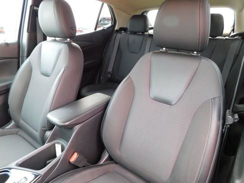Used 2023 Buick Encore GX Preferred w/ Cold Weather Comfort Package AWD/4WD image 15