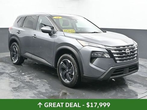 Used 2024 Nissan Rogue SV image 2