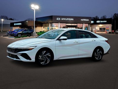 New 2025 Hyundai Elantra Limited image 2