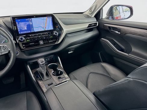 Certified 2021 Toyota Highlander Limited image 25