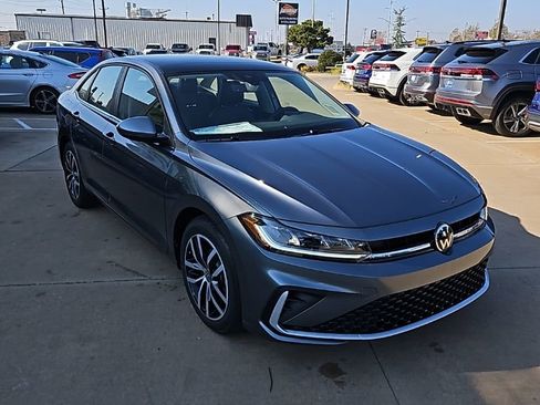 New 2026 Volkswagen Jetta SE image 3