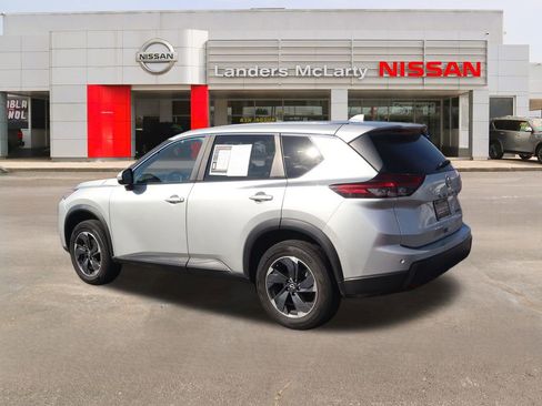 Used 2024 Nissan Rogue SV image 5