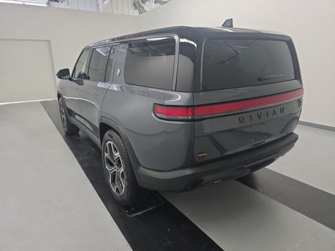 Used 2025 Rivian R1S Premium AWD/4WD image 3