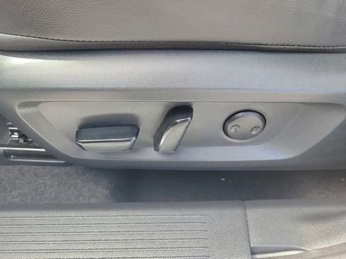 Used 2025 Nissan Rogue SV image 23