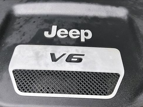 Used 2017 Jeep Wrangler Unlimited Sport w/ Connectivity Group AWD/4WD image 31