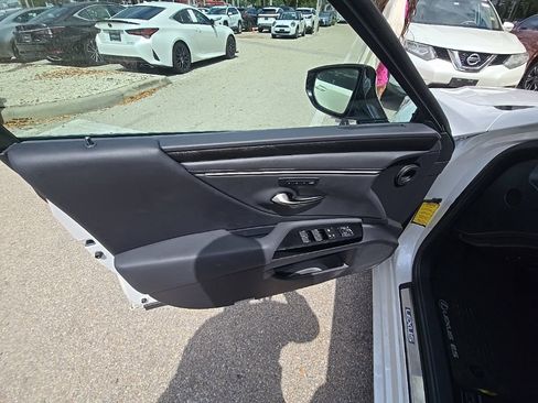 Certified 2024 Lexus ES 350 w/ Premium Package image 14