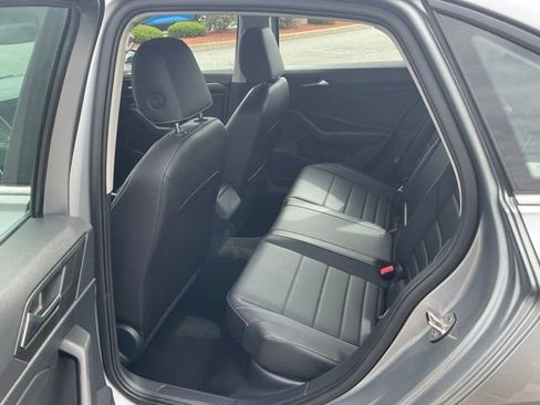 Used 2024 Volkswagen Jetta SE FWD image 12