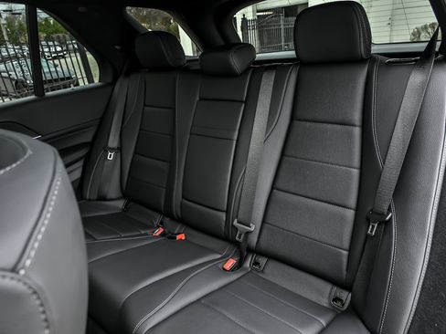 Used 2024 Mercedes-Benz GLE 350 4MATIC w/ AMG Line Exterior image 30