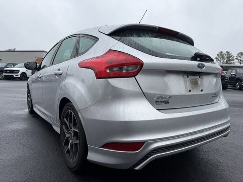 Used 2015 Ford Focus SE w/ SE Sport Package image 3
