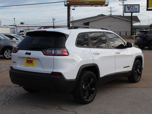 Used 2021 Jeep Cherokee Latitude Plus AWD/4WD image 5