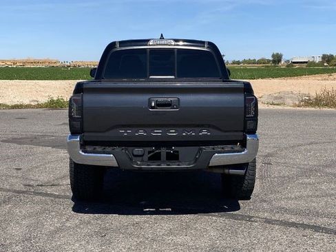 Used 2018 Toyota Tacoma SR5 RWD image 4