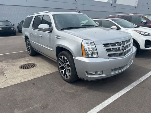 Used 2012 Cadillac Escalade ESV Premium AWD/4WD image 3